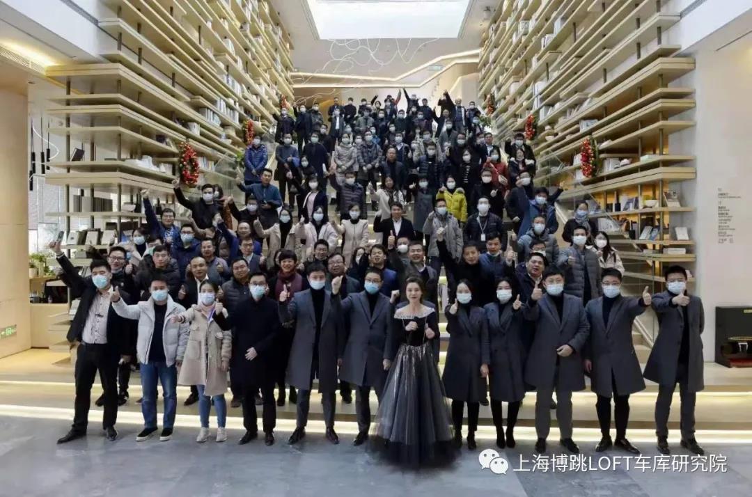 枣庄全国一百多人在华侨城汉口道6号参观研讨LOFT专利车库技术！